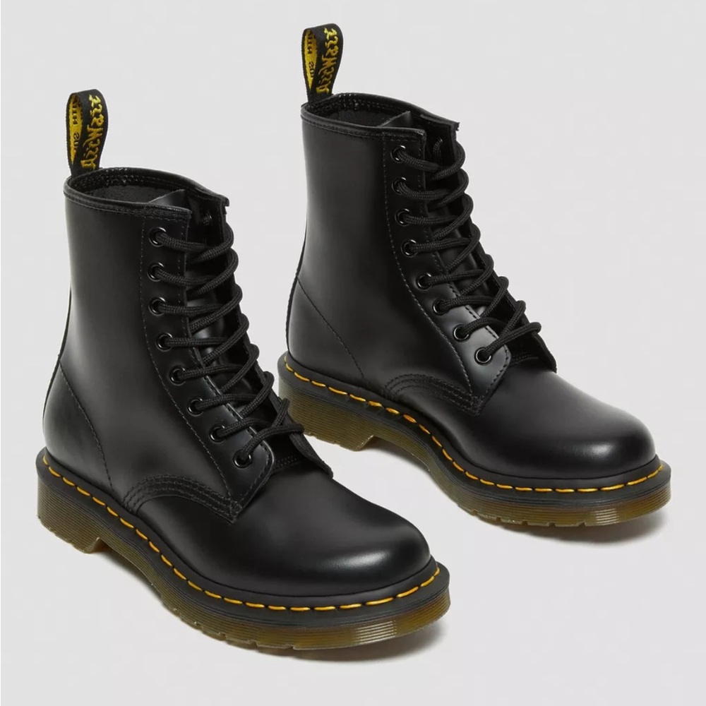 Like new Dr Martens 1460 Women’s Smooth Leather Lace up Boots